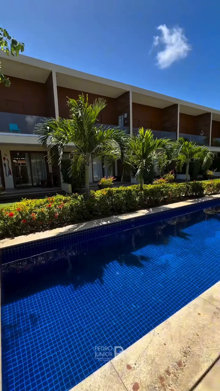 Piscina e deck do condomínio do Apartamento Duplex na Praia do Surf